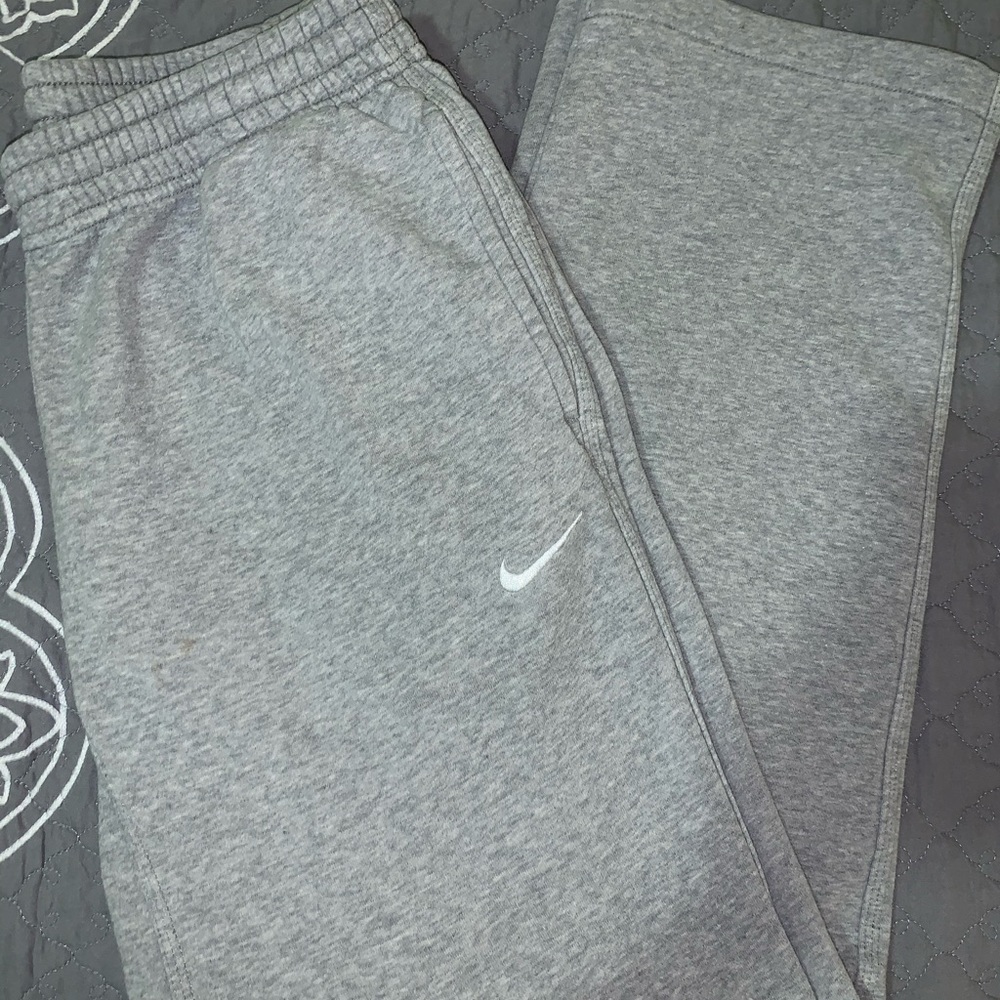 SOLD Men’s Nike Sweatpants